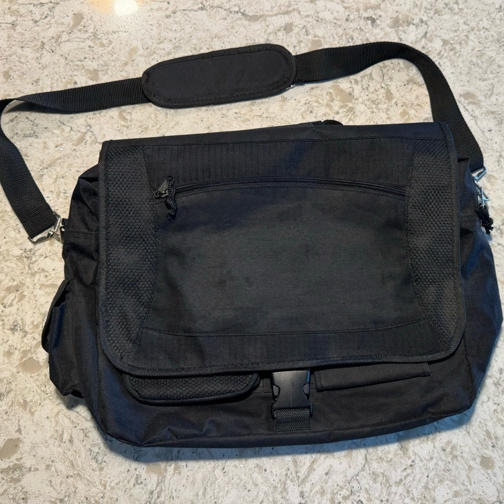 MESSENGER BAG~3 LARGE POCKETS~PENCIL/PEN HOLDER~BUSINESS CARDS POCKET~NICE~BR​